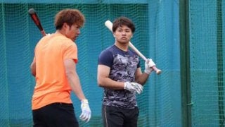 鷹の21歳捕手、柳田から伝授された打撃の“極意”「右投手こそ逆方向に打て」