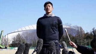 西武内海が自主トレ公開「順調に仕上がってる」中村に抱擁、新天地に溶け込む