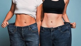 腹筋だけより効果的！　お腹痩せしたいならスクワットを極めるべし