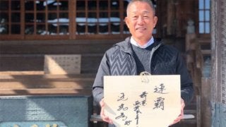 西武辻監督が箭弓神社参拝　絵馬に「連覇」今年は叶う？　昨年は「攻め勝つ」