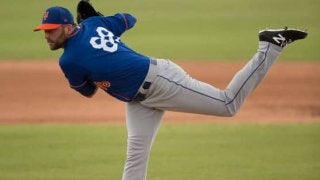 新助っ人レグナルト、またも“広島愛”溢れる写真を投稿「Sweet home Hiroshima」