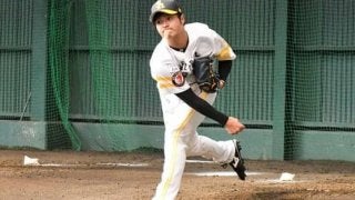 鷹初日で“甲斐甲斐バッテリー”実現　ドラ1甲斐野「甲斐さんがのせてくれた」