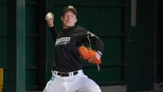 吉田輝がキャンプ初ブルペン　変化球交えて38球、快速球にファンどよめく
