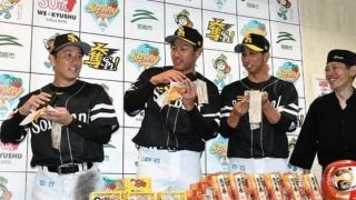 ホークス柳田が恵方巻贈呈式で天然ぶり発揮「え、去年はこっち向いたよ！」