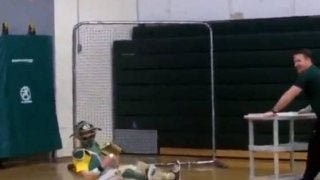 衝突なんて怖くない!?　米大学野球部の“オバカ”練習が話題に「これはバズる」