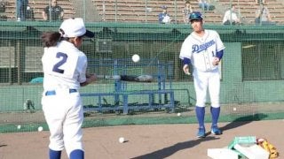 中日がキャンプ地で野球教室開催　与田監督も参加し、7チーム143人に指導