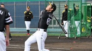 鷹・本多コーチ「一番難しい」捕手フライ特訓中　松田は「メインイベントやぞ」
