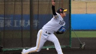 鷹ドラ1甲斐野、柳田のバット粉砕で球場どよめく　初の打撃投手で安打性1本のみ