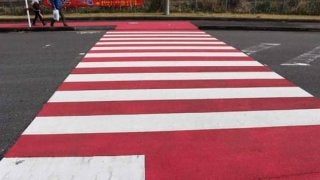 56年目でさらに「赤くなった」広島キャンプ地　新井貴浩氏が描かれた切符も