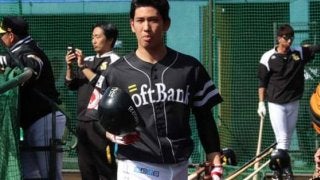 「自分も決して負けていない」-　“甲斐キャノン”に挑む鷹5年目捕手の思い