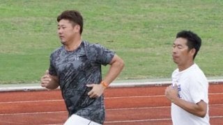 中日松坂、しばらくノースロー調整へ　ファンに右腕を引かれ右肩に違和感　