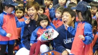 西武高木勇らが園児のラブコールに“直球勝負”　「みんなのハートにストライク」