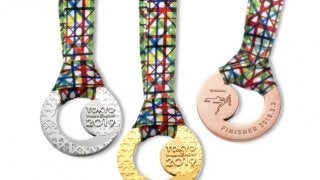 東京マラソンの金メダル、銀メダル、銅メダルを公開