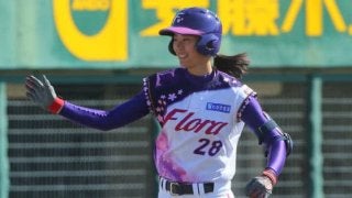 【女子プロ野球】「美女9総選挙」2位みなみ、“可愛すぎる”新グラブ披露　「愛情たっぷり」