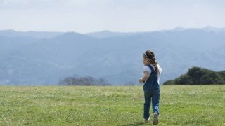 レジャーとして楽しめる！ピンを倒して“50”を目指す「モルック」