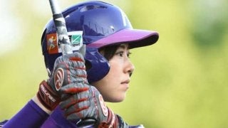 【女子プロ野球】「美女9総選挙」2位のみなみ、振り込んだ左手にファン衝撃「勲章のおマメさん」