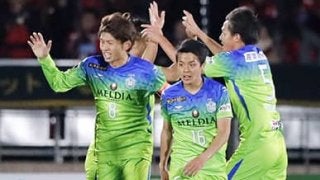 同じシステムも持ち味は大違い。予測力の湘南が支配力の札幌を下す