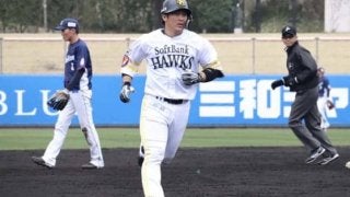 ホークス今季チーム“1号”は甲斐！　右翼席への2ランで打力向上の成果発揮