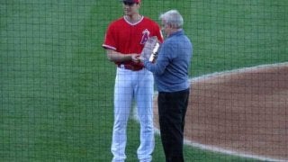 【MLB】大谷翔平、米野球専門誌の新人王授賞セレモニーに出席　ユニ姿でファンの前に