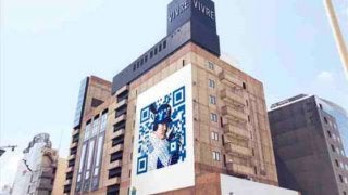 超巨大！　筒香“QRコード”が横浜ビブレに出現！　かざして球団独自映像ゲット