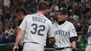 【MLB】イチロー、粋な演出で途中交代　抱擁した同僚も感激「感情がこみ上げた」
