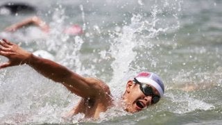 オープンウォータースイミング＆トライアスロン専用の調光スイミングゴーグルが登場