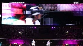 ヤフオクDで「ゆず」が熱唱　「虹」など歌い、開幕戦を盛り上げる