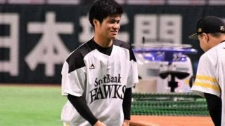 初登板初勝利から一夜明け　鷹の新人・甲斐野のLINEが「大変なことに…」