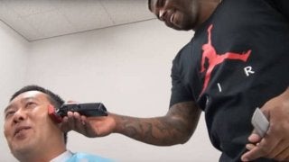 ロッテ新外国人の“散髪動画”が再生回数20万回超え「今日もガンバルガス！」