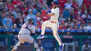 【MLB】“370億円男”ハーパー、捕手の頭上へ驚異的ジャンプも…「あっさりとアウト」