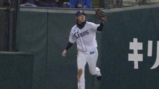 西武イケメン外野手がフェンス際の魔術師に！　華麗な守備にファン喝采