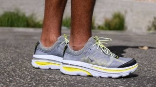 ホカ オネオネ、初期モデルのロードランニングシューズ「BONDI B」を復刻