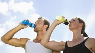 運動に適した飲み物は？人気スポーツドリンク7種の成分を比較してみた