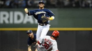 【MLB】ブルワーズ二遊間が華麗なゲッツー　実況も興奮「なんというダブルプレー」