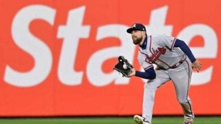 【MLB】3年連続GG賞の名手が素手捕球から…大暴投の失態　ファン呆れる「100％わざと」