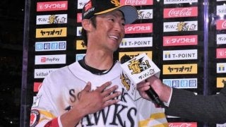 鷹明石、秋山ばりの“バク宙”サヨナラ弾　「プロに入る前からやりたいと…」