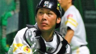 頂上決戦は甲斐キャノンに軍配！　2年連続盗塁王のハム西川を完璧に刺す圧巻スロー