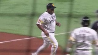 アクシデントか？　鷹デスパイネが3回で途中交代、四球で出塁後代走送られる