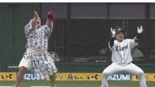 西武山川、北勝富士と「どすこい」披露　対決敗れ「お相撲さんの球は重かった」