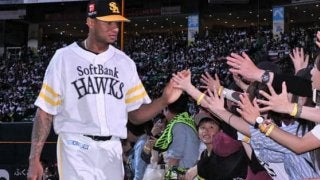 鷹ミランダ、工藤監督に誕生日勝利プレゼント　お立ち台で“渋い歌声”も披露