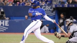 【MLB】20歳のゲレーロJr.が驚愕の“弾丸”安打！　打球速度は衝撃の190キロ