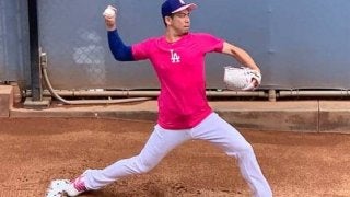 【MLB】前田健太、次回登板は16日パドレス戦　母の日仕様“ピンク姿”でブルペン入り