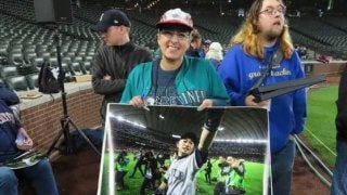 【MLB】「見つけちゃった」　エイミーさん、イチロー氏と笑顔の“自撮り”2ショット公開