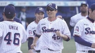 左手親指骨折のヤクルト坂口が「1番・一塁」で復帰　バレも「4番・左翼」で出場
