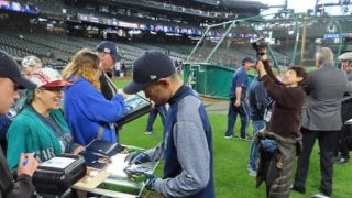 【MLB】「イチ・メーター」のエイミーさん、イチロー氏と感動の再会を果たす