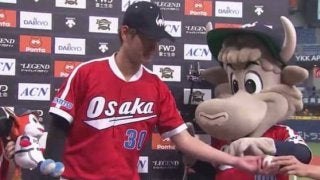 オリK-鈴木「4度目の正直」　待望プロ初勝利で女房役に感謝「高城のおかげ」