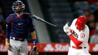 【MLB】大谷翔平、右手に投球直撃で苦悶の表情　2戦連続無安打、場内騒然の中ベンチ下がる