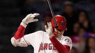 【MLB】大谷翔平、第4打席でスイングした際に右指にボール直撃　苦悶の表情に場内騒然