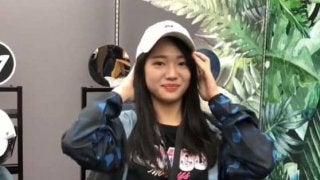 キャップにレプリカユニ…2年連続台湾一・ラミゴのグッズが話題　美人店員が紹介