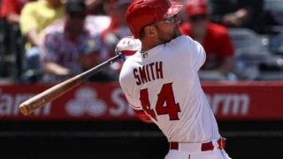 【MLB】エンゼルス、またもアクシデント！　捕手スミスがマスク越しに打球直撃で途中交代